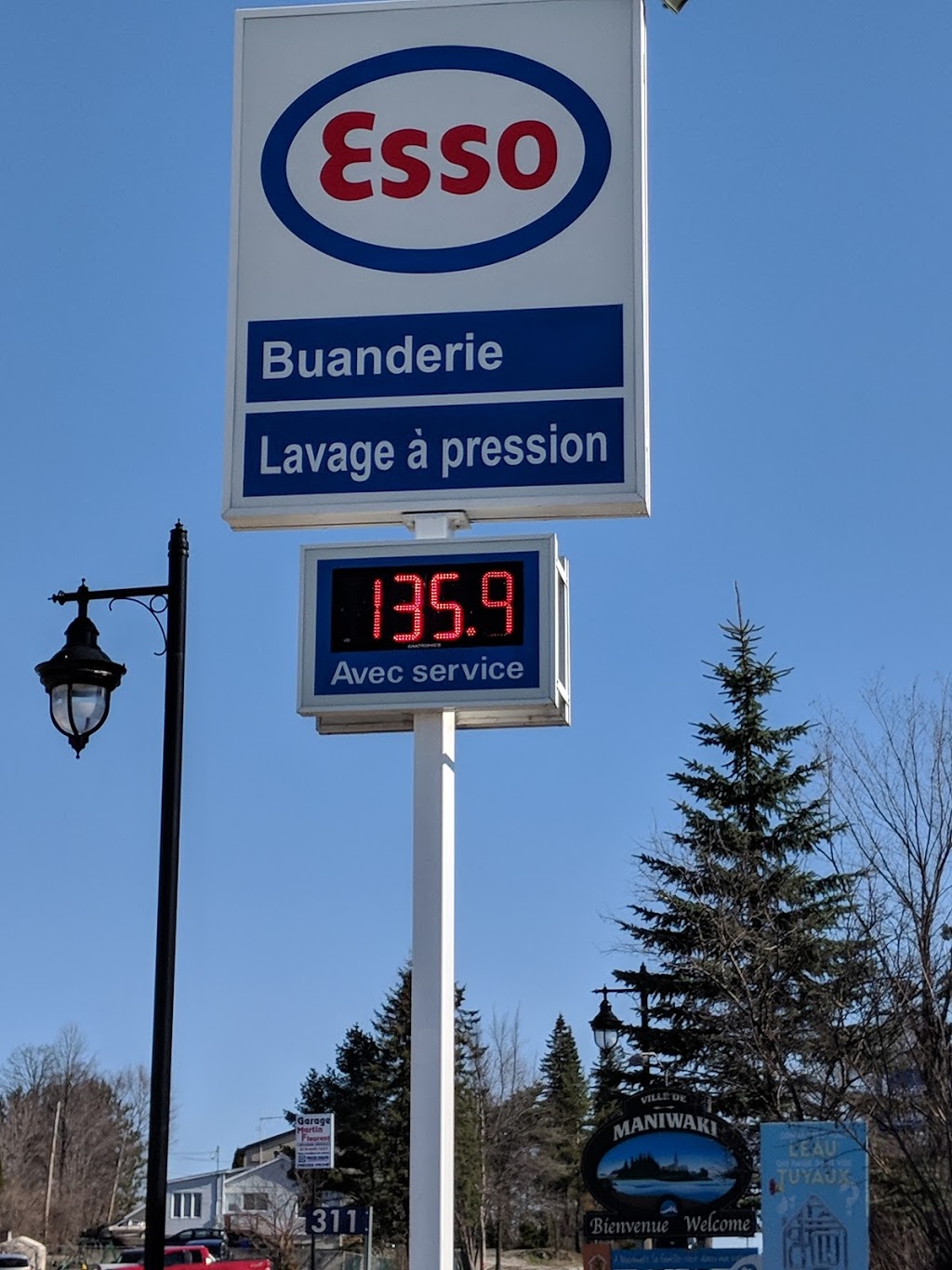 Esso | 311 Rue Principale S, Maniwaki, QC J9E 2A7, Canada | Phone: (819) 449-6074