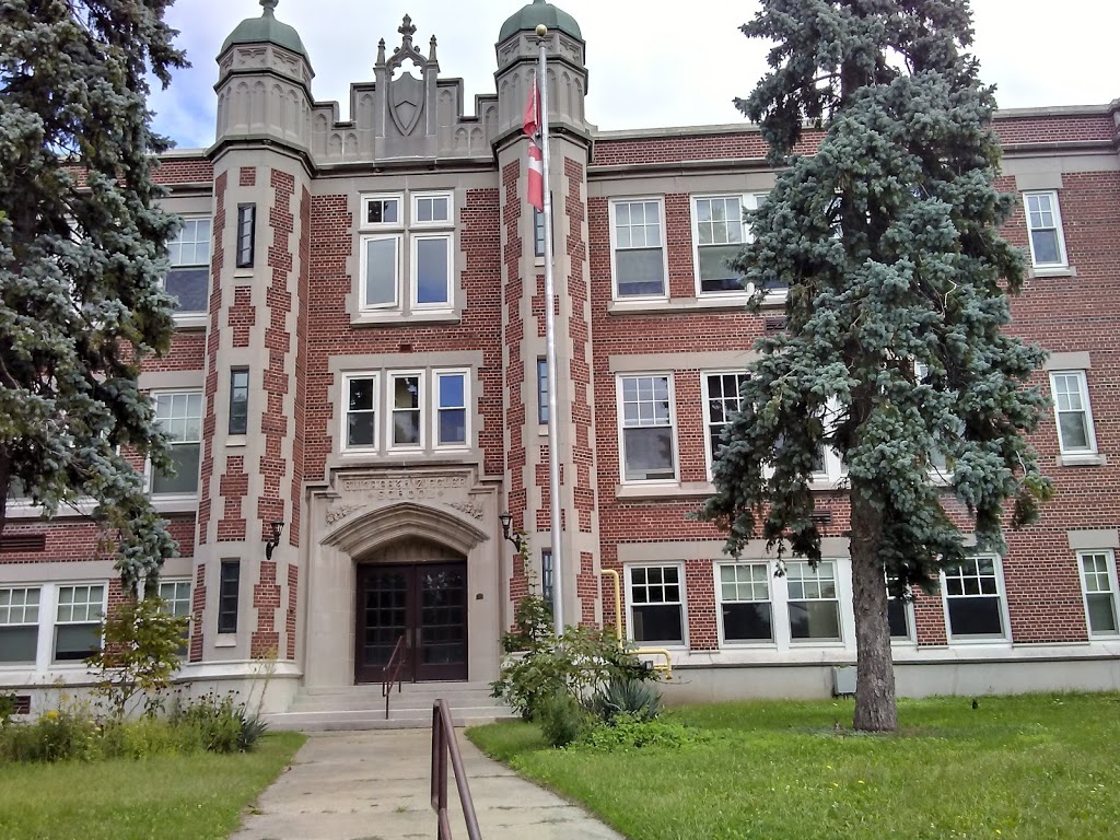 Elizabeth Ziegler Public School | 90 Moore Ave S, Waterloo, ON N2J 1X2, Canada | Phone: (519) 742-4402