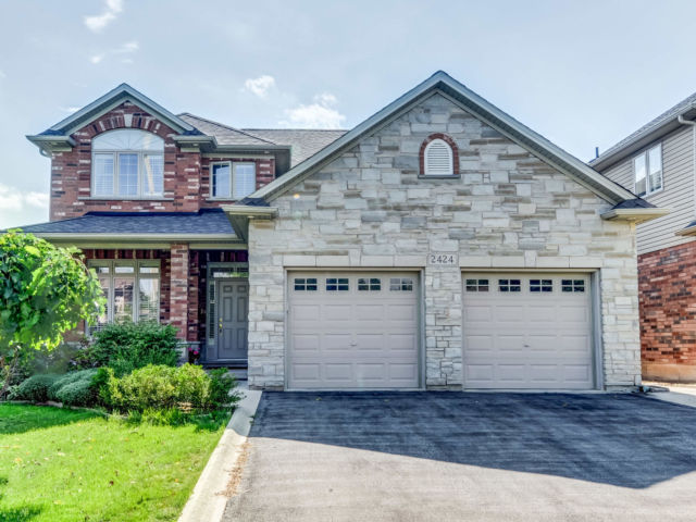 Larissa Sarakaeva - Royal LePage Real Estate | 65 Speers Rd #320, Oakville, ON L6K 0J1, Canada | Phone: (647) 219-7752