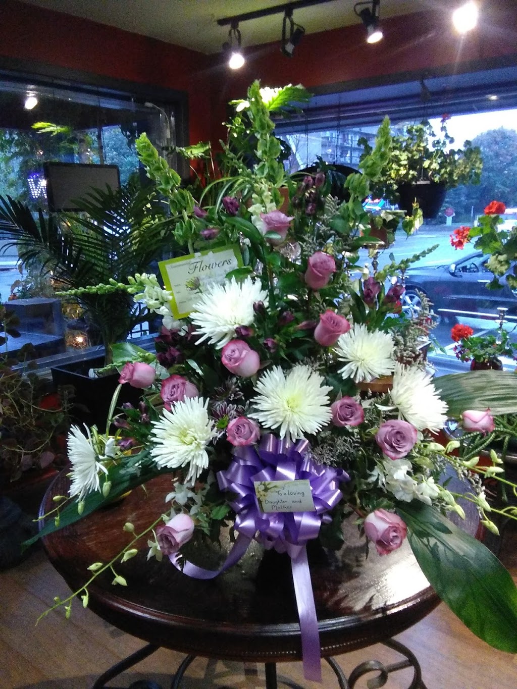 Scentimental Flowers | 183 McArthur Ave, Vanier, ON K1L 6P6, Canada | Phone: (613) 744-1234