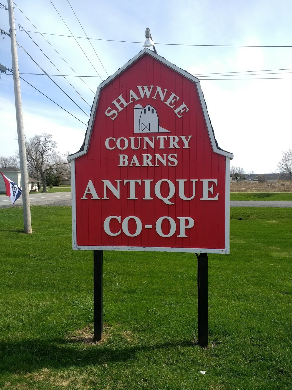 Shawnee Country Barns Antique Co-Op | 6608 Shawnee Rd, North Tonawanda, NY 14120, USA | Phone: (716) 731-1430