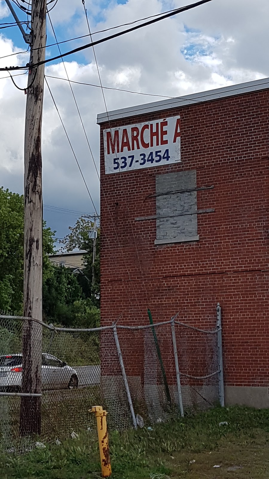 Marche Aux Puces De Mauricie | 1463 Av. Cloutier, Shawinigan, QC G9N 8G7, Canada | Phone: (819) 537-4898