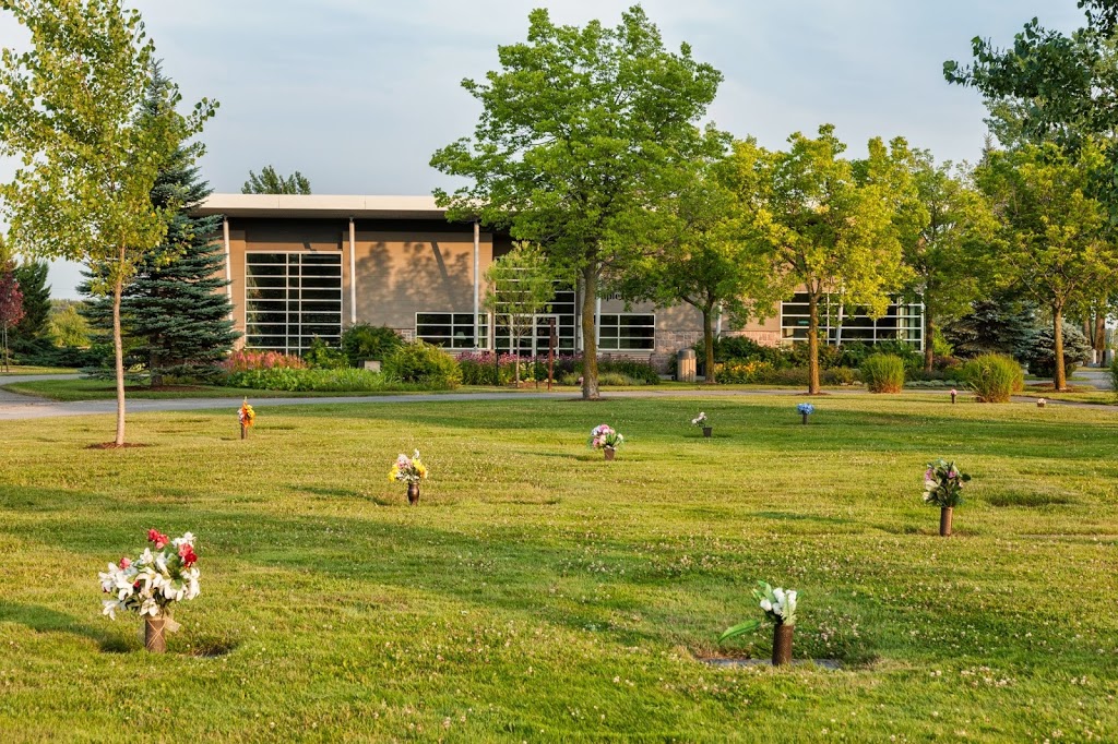 Cimetière Jardin Urgel Bourgie Athos | 2500 Avenue des Perron, Laval, QC H7J 1G5, Canada | Phone: (514) 735-2025