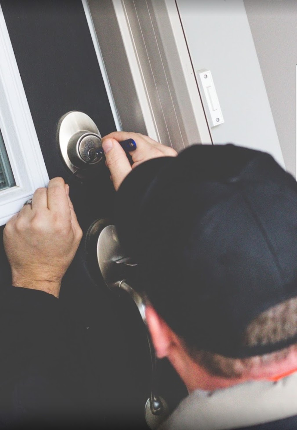 Newmarket locksmith | 17696 Yonge St, Newmarket, ON L3Y 4Z1, Canada | Phone: (289) 366-8855