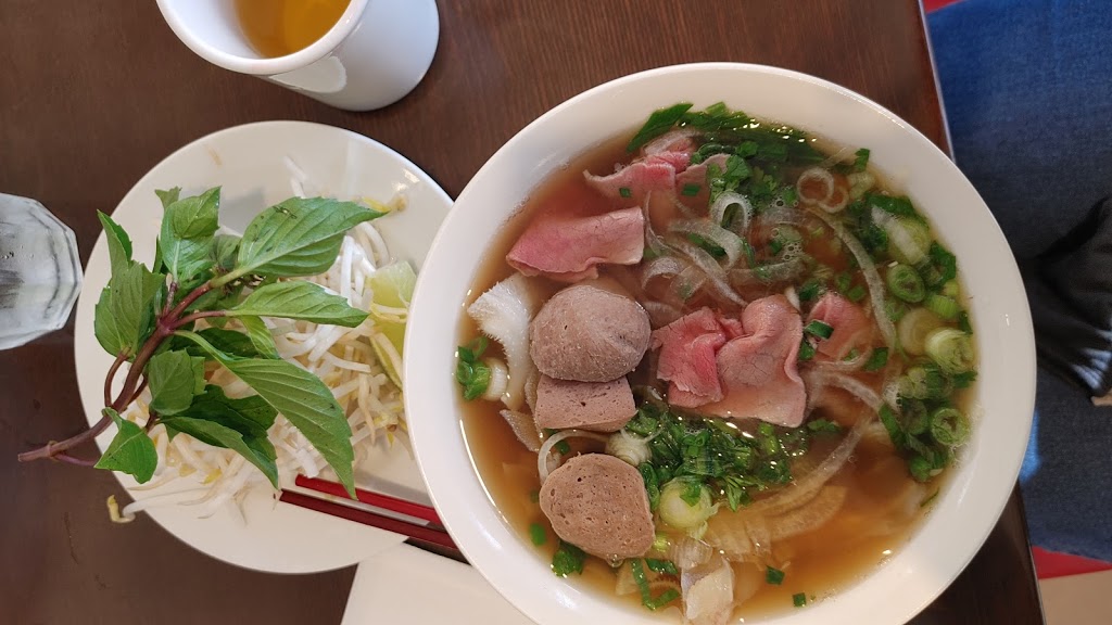 Le Pho Vietnamese Restaurant | 2503 E Hastings St, Vancouver, BC V5K 1Z2, Canada | Phone: (604) 255-9897