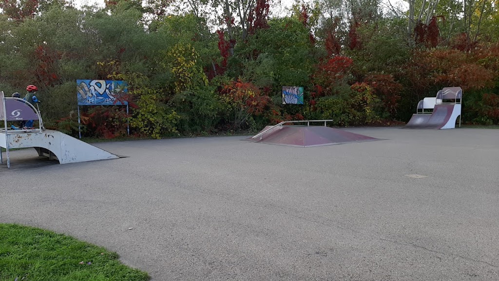 Laval Ouest Skate Park | 2315-2317 Chemin St Antoine, Laval, QC H7R 6C7, Canada | Phone: (450) 978-8000