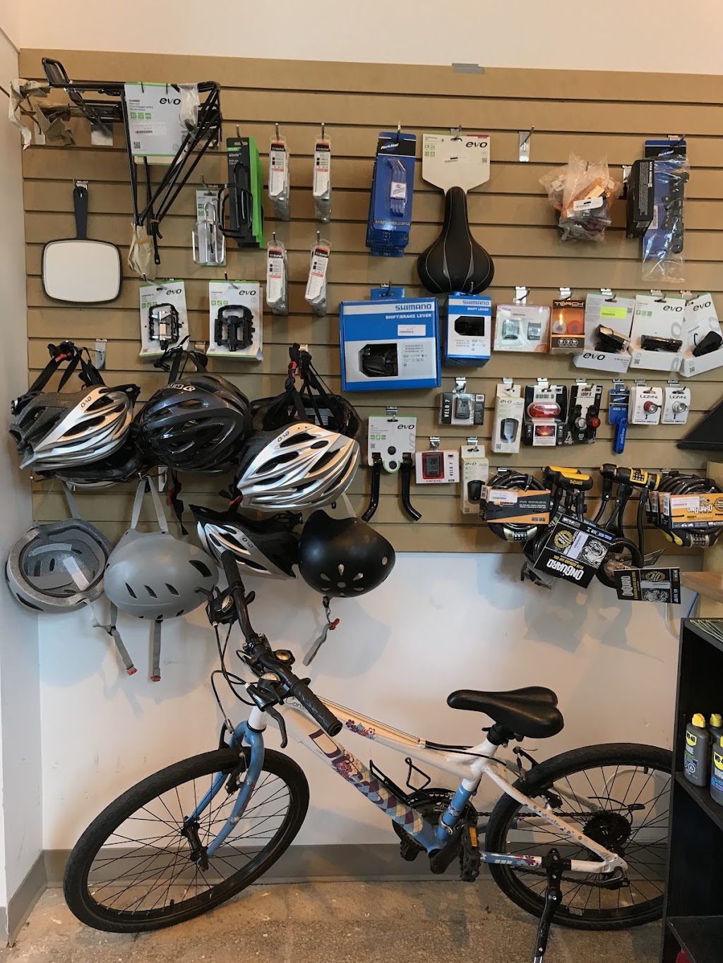 Le Vélo Vert - Lévis | 5995 Rue Saint-Laurent, Lévis, QC G6V 3P5, Canada | Phone: (418) 837-2103