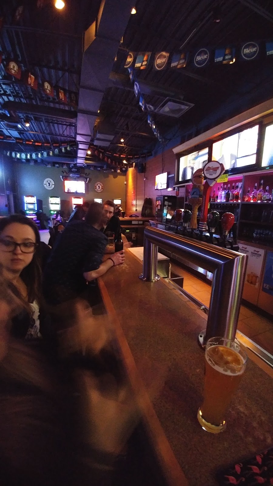 Bar Le Chatel | 9550, boul de lOrmiere, Québec, QC G2B 3Z6, Canada | Phone: (418) 840-0908