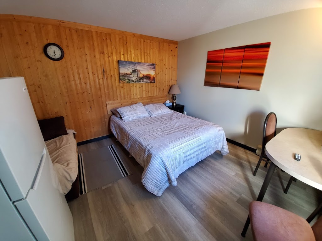 Lakeview Lodge Motel | 447 Saskatchewan St, Elbow, SK S0H 1J0, Canada | Phone: (306) 854-4444