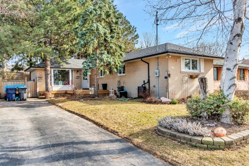 Derek Cormack Real Estate in The Bluffs | 3049 Kingston Rd, Scarborough, ON M1M 1P1, Canada | Phone: (647) 278-5508