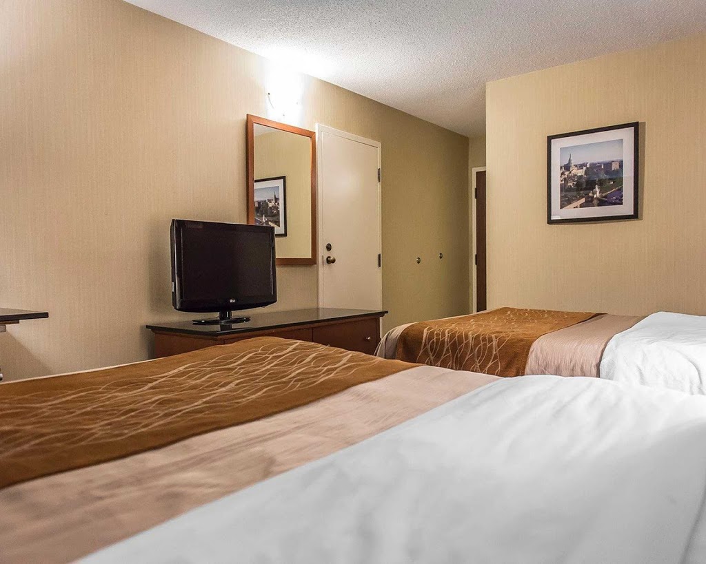 Comfort Inn Kingston Hwy. 401 | 55 Warne Crescent, Kingston, ON K7K 6Z5, Canada | Phone: (613) 546-9500