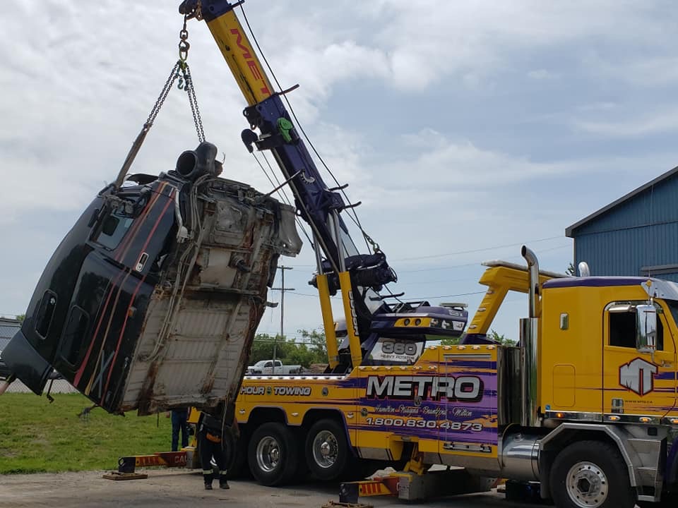 Metro Towing | 475 Seaman St, Stoney Creek, ON L8E 2R2, Canada | Phone: (800) 207-5568