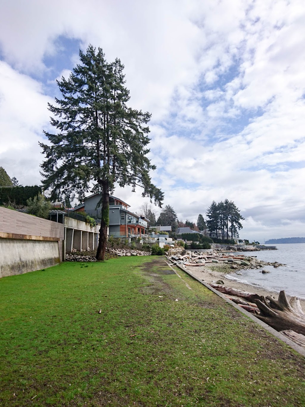 West Bay Park | 3482 Marine Dr, West Vancouver, BC V7V 1N2, Canada | Phone: (604) 925-7000