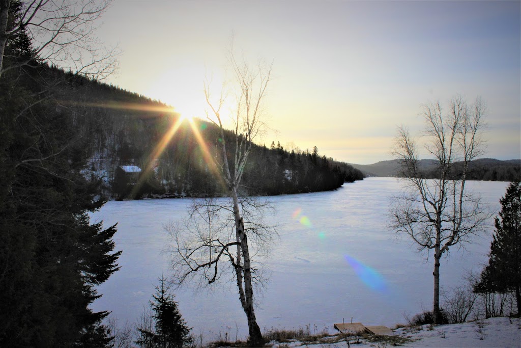 Le sunnyhut | 6310 Chem. du Lac St Louis N, Saint-Zénon, QC J0K 3N0, Canada | Phone: (514) 516-2785