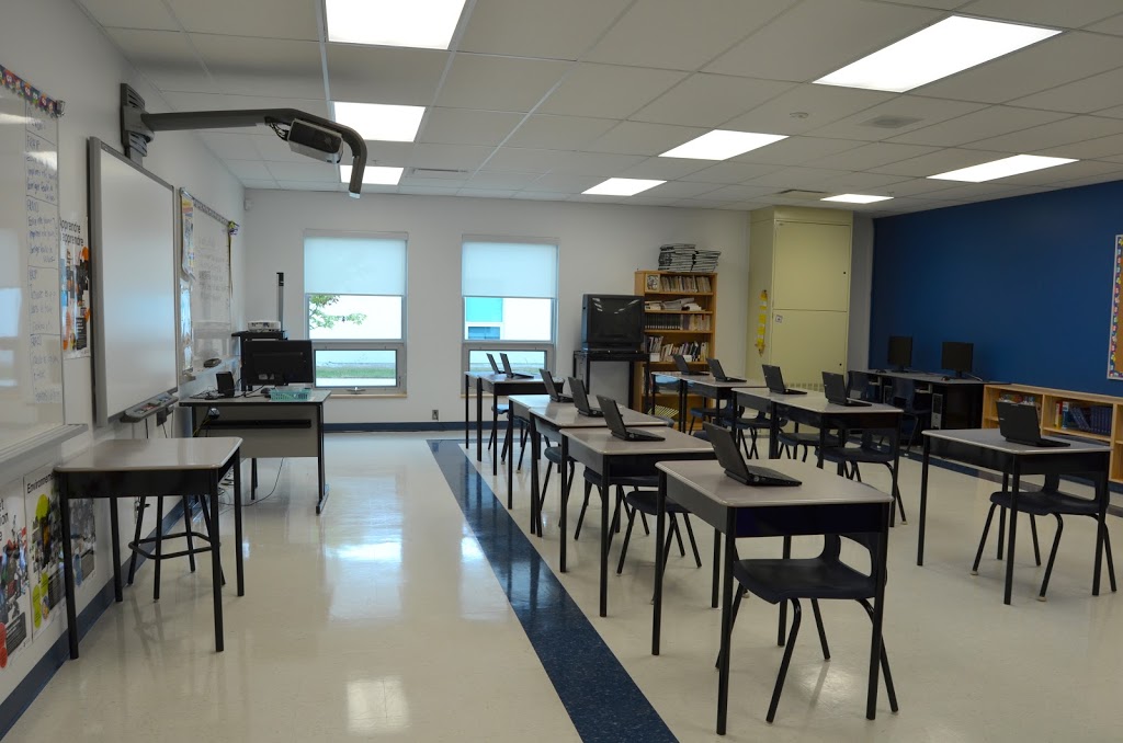 École Secondaire publique Mille-Îles | 158 Patrick St, Kingston, ON K7K 3P5, Canada | Phone: (613) 547-2556