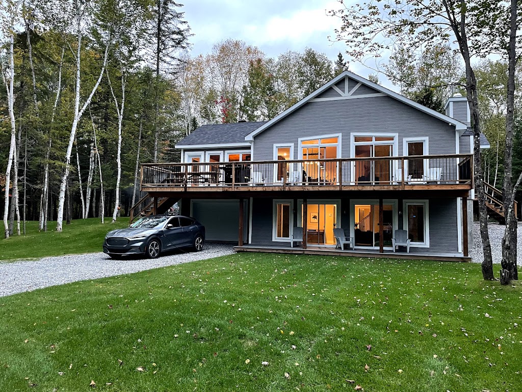 ChaletsRochon.com | 77 Chem. des Lacs, Chute-Saint-Philippe, QC J0W 1A0, Canada | Phone: (514) 949-8686