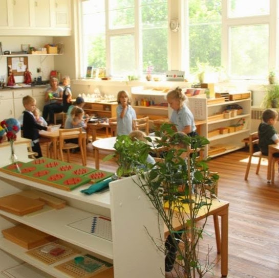 Orchardview Montessori School | 1367 St Joseph Blvd, Orléans, ON K1C 7K9, Canada | Phone: (613) 424-7601