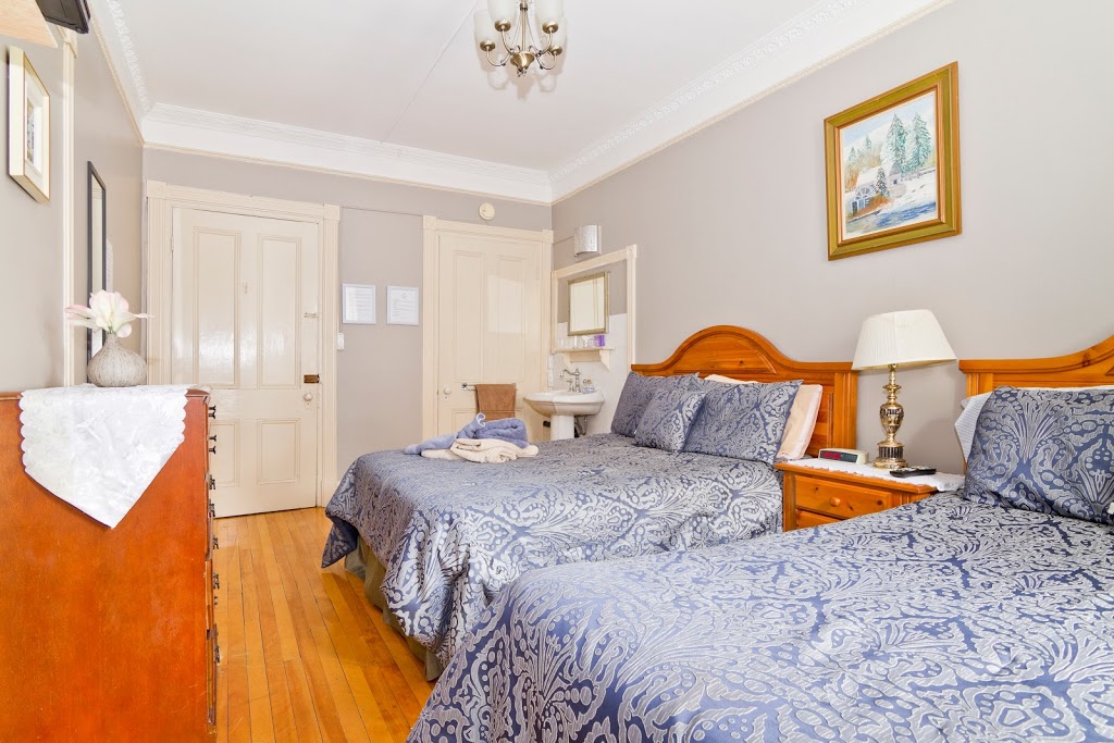 B&B Saint Louis | 82 Rue Saint Louis, Québec, QC G1R 3Z5, Canada | Phone: (418) 694-1101