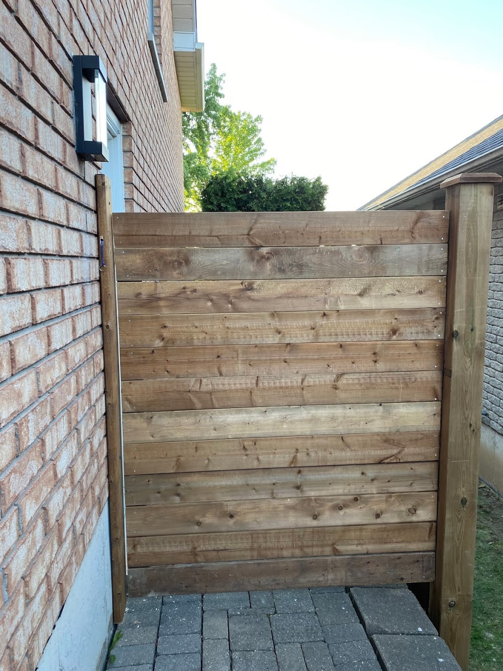 Durable Fence | 286 Lindsay Rd, Peterborough, ON K9J 6X3, Canada | Phone: (705) 977-2531