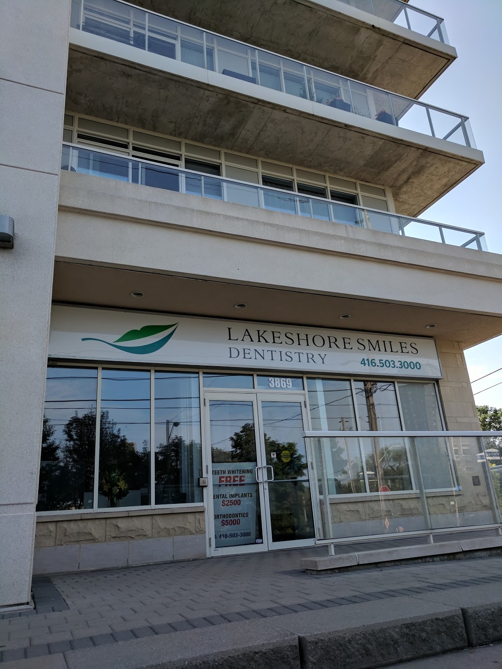 Lakeshore Smiles Dentistry | 3867 Lake Shore Blvd W, Etobicoke, ON M8W 0A4, Canada | Phone: (416) 503-3000