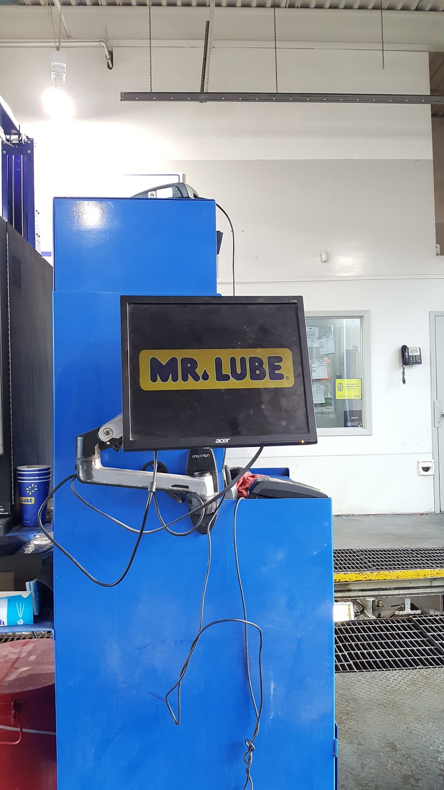 Mr. Lube | 2051 McPhillips St, Winnipeg, MB R2V 3C6, Canada | Phone: (204) 334-6213