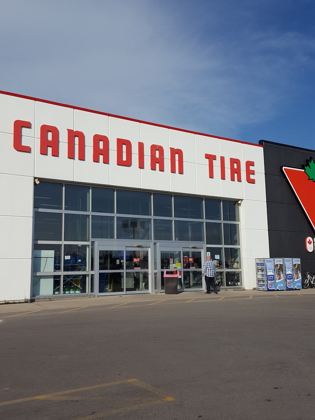 Canadian Tire - Fergus, ON | 950 Tower St S, Fergus, ON N1M 3N7, Canada | Phone: (519) 843-3680