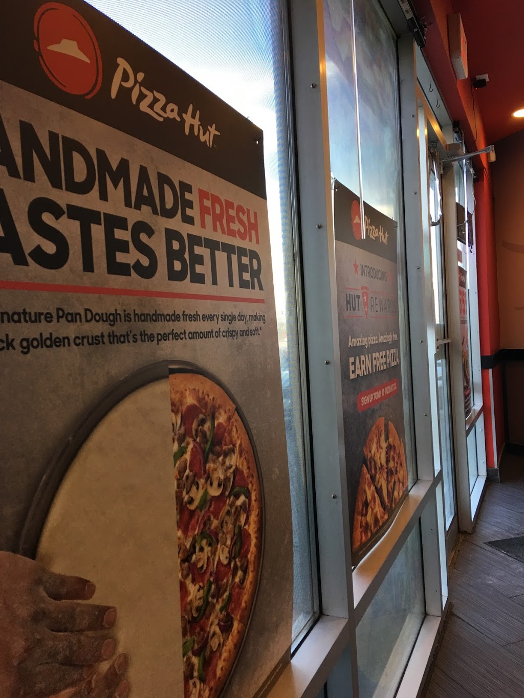 Pizza Hut | 55 Castleridge Blvd NE, Calgary, AB T3J 3J8, Canada | Phone: (403) 310-1010