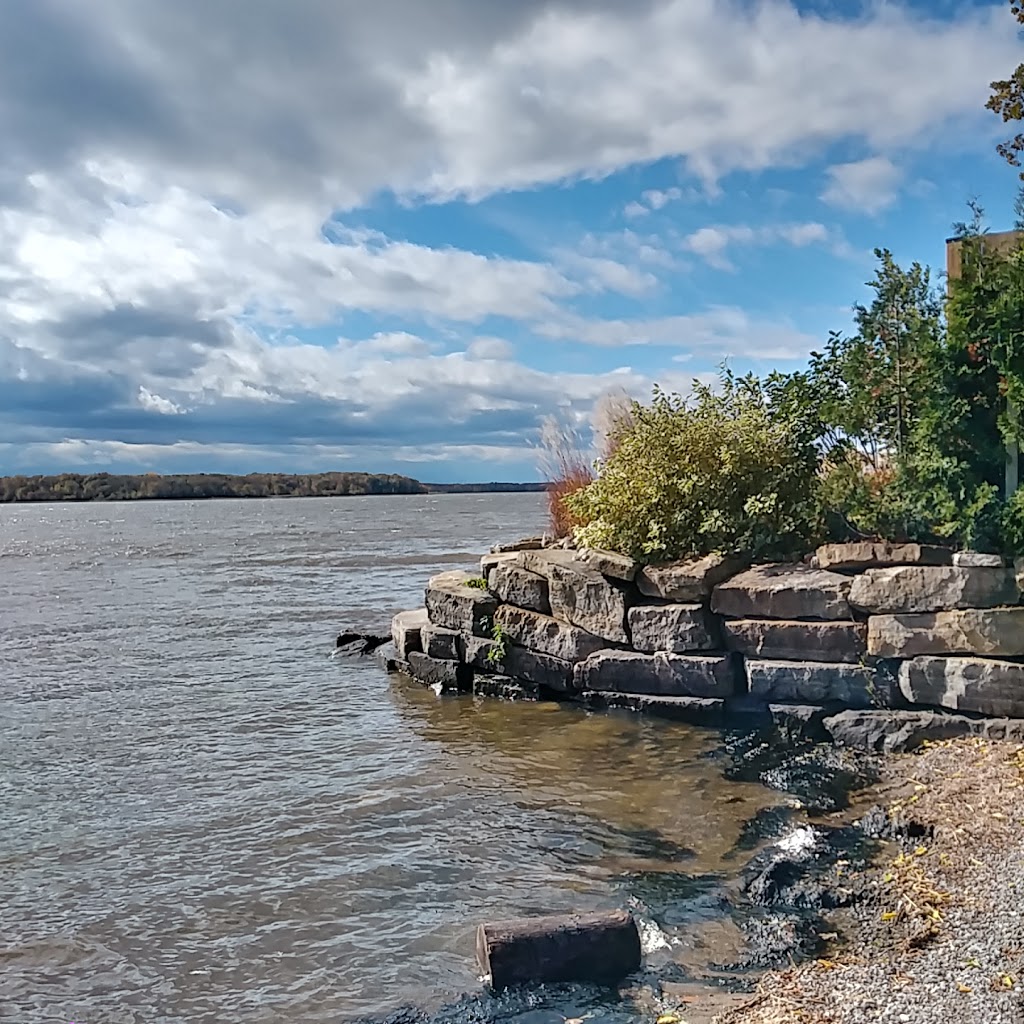 Lakeview Boat Launch | Lakeshore Rd, Beaconsfield, QC H9W 4K4, Canada