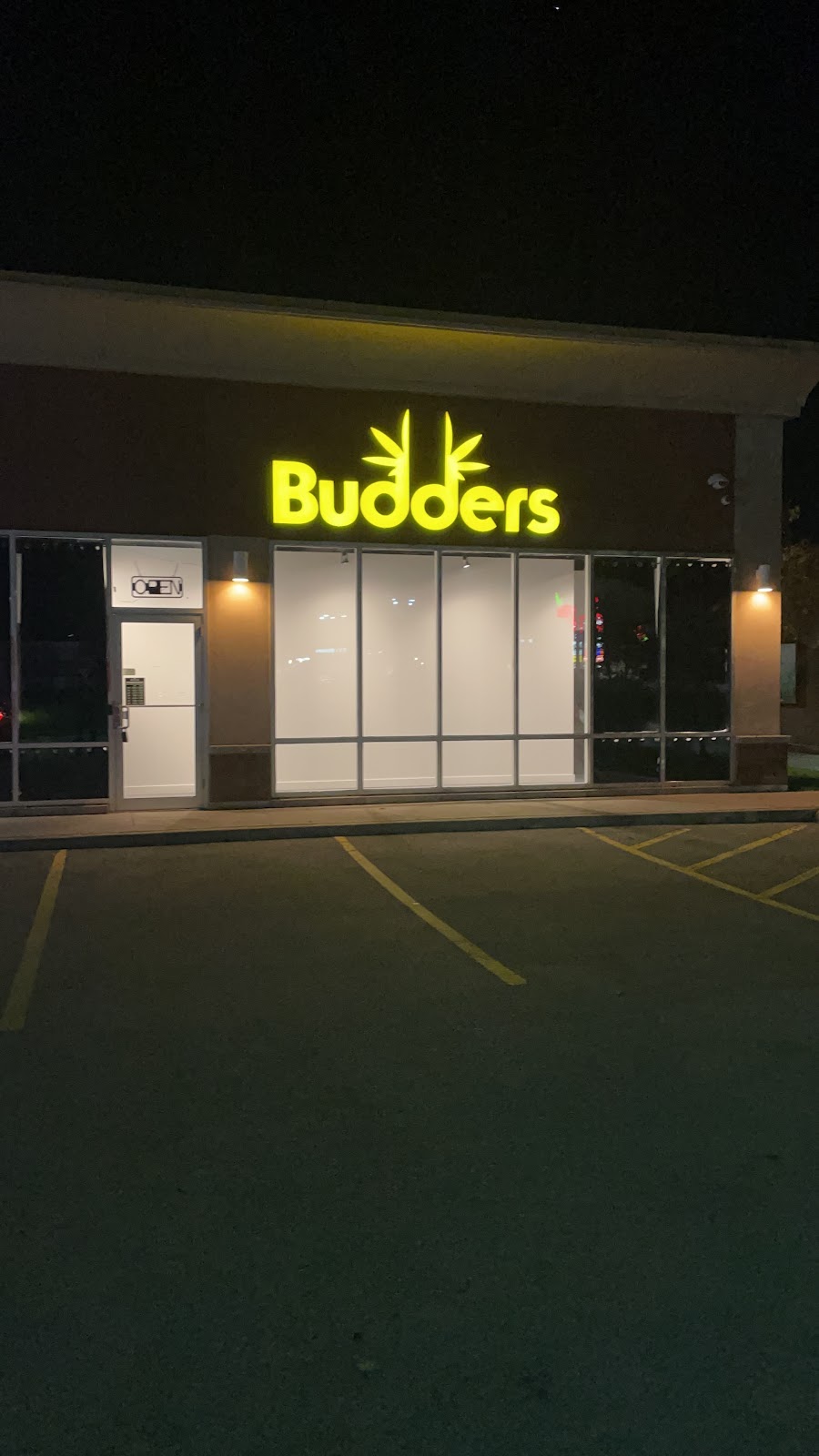 Budders Cannabis | Ancaster Cannabis Store | 1172 Wilson St W Unit 6, Ancaster, ON L9G 3K9, Canada | Phone: (289) 239-9797