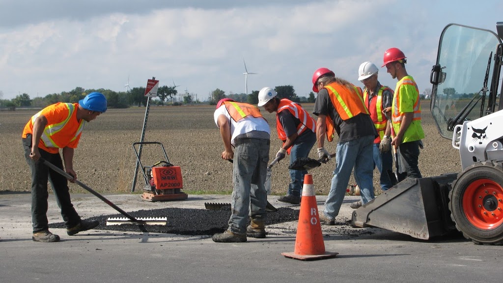 Robert Ouellette Asphalt Sealing Inc | 32 Hart Pl, Chatham, ON N7M 5J4, Canada | Phone: (519) 354-9157