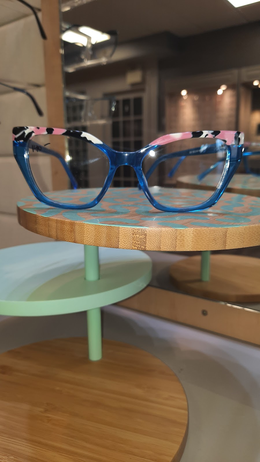 Trendy Eyewear | 147 S Albion St, Amherst, NS B4H 2X2, Canada | Phone: (902) 661-2040