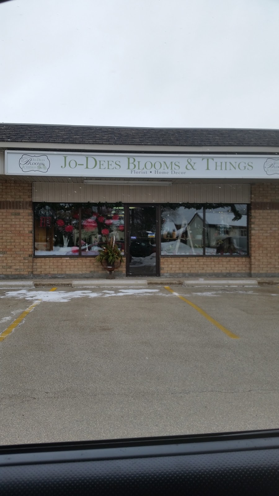 Jo-Dees Blooms & Things | 195 Mill St, Angus, ON L0M 1B2, Canada | Phone: (705) 424-6882