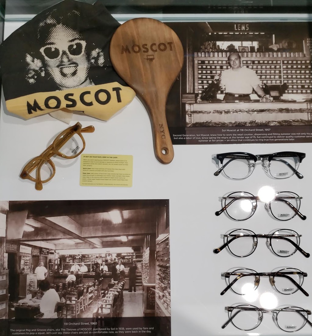 Glass Monocle Eyecare | 909 Queen St E, Toronto, ON M4M 1J4, Canada | Phone: (416) 469-0110