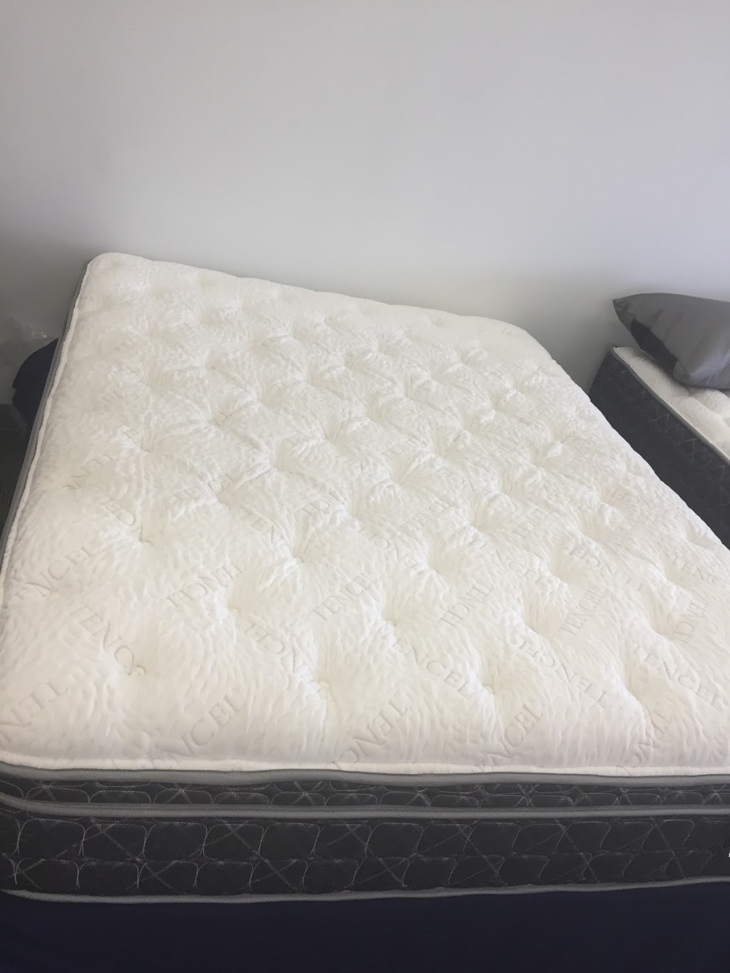 BoxDrop Mattress | 415 Lawrence Bell Dr, Williamsville, NY 14221, USA | Phone: (716) 861-0199