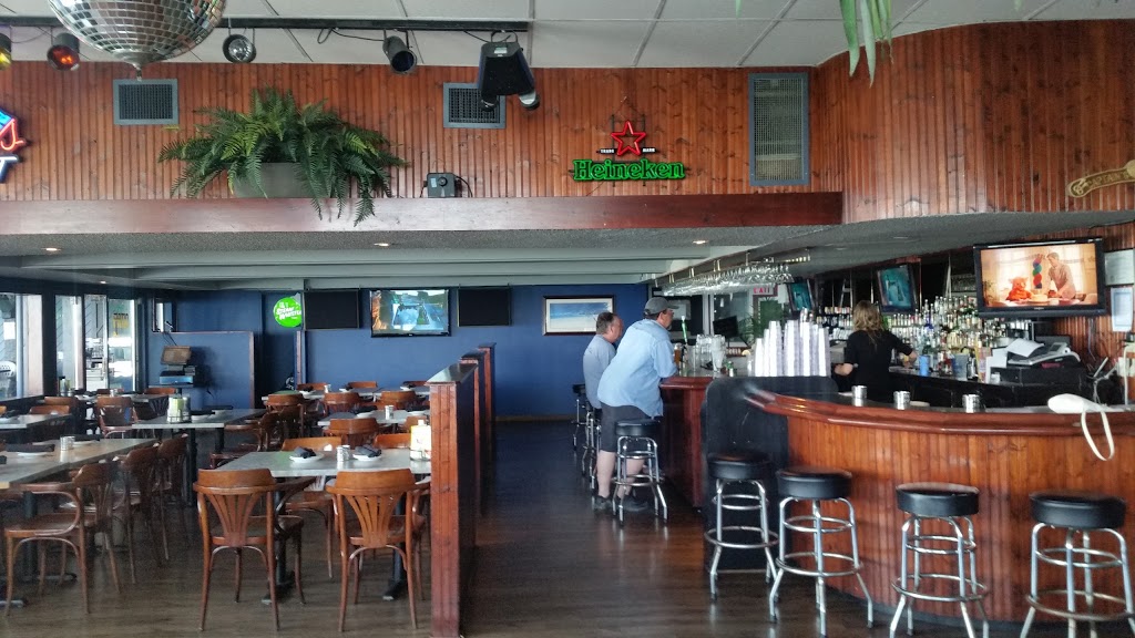 Palmwood Waterfront Eatery & Patio Bar | 3823 Terrace Ln, Crystal Beach, ON L0S 1B0, Canada | Phone: (905) 894-0820