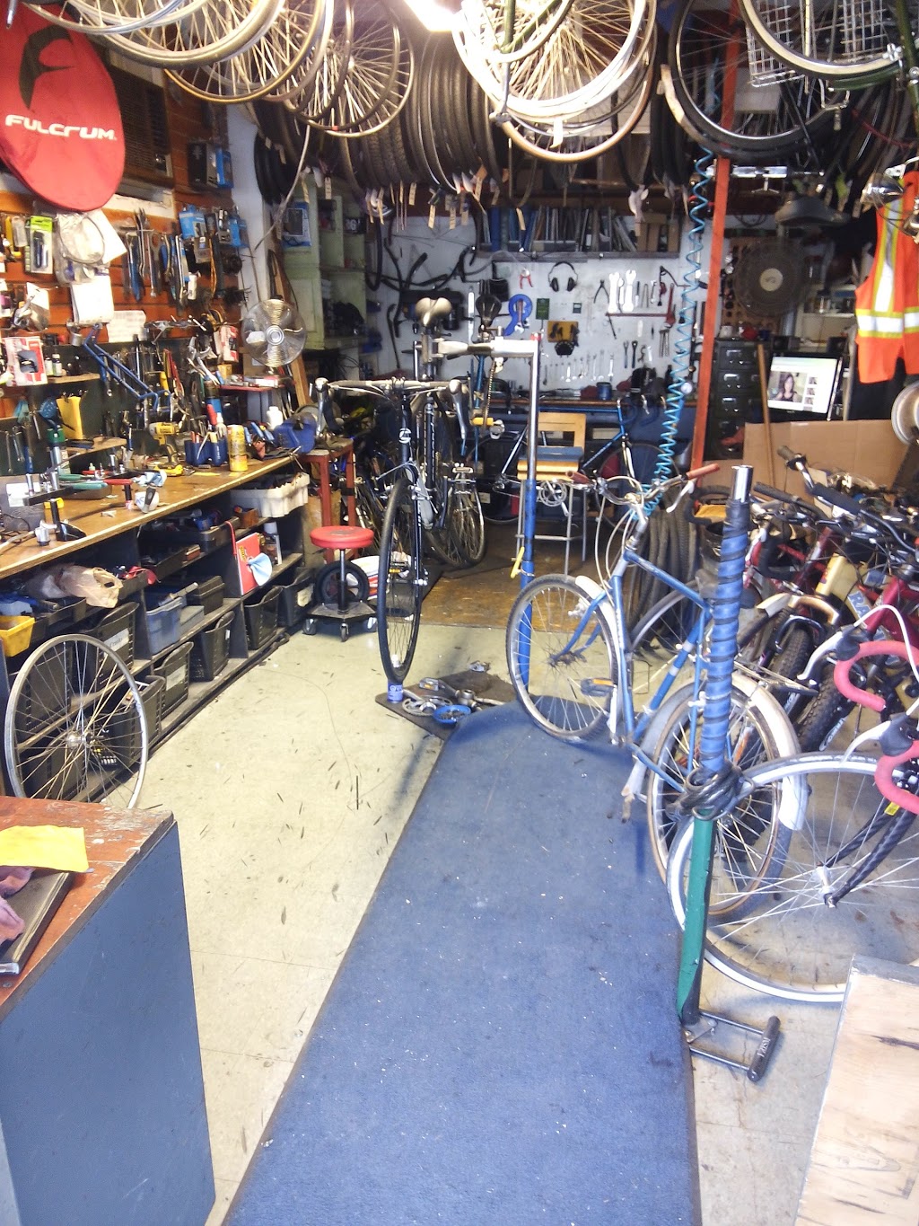 Dave... fix my bike | 254 Christie St, Toronto, ON M6G 3B8, Canada | Phone: (416) 944-2453