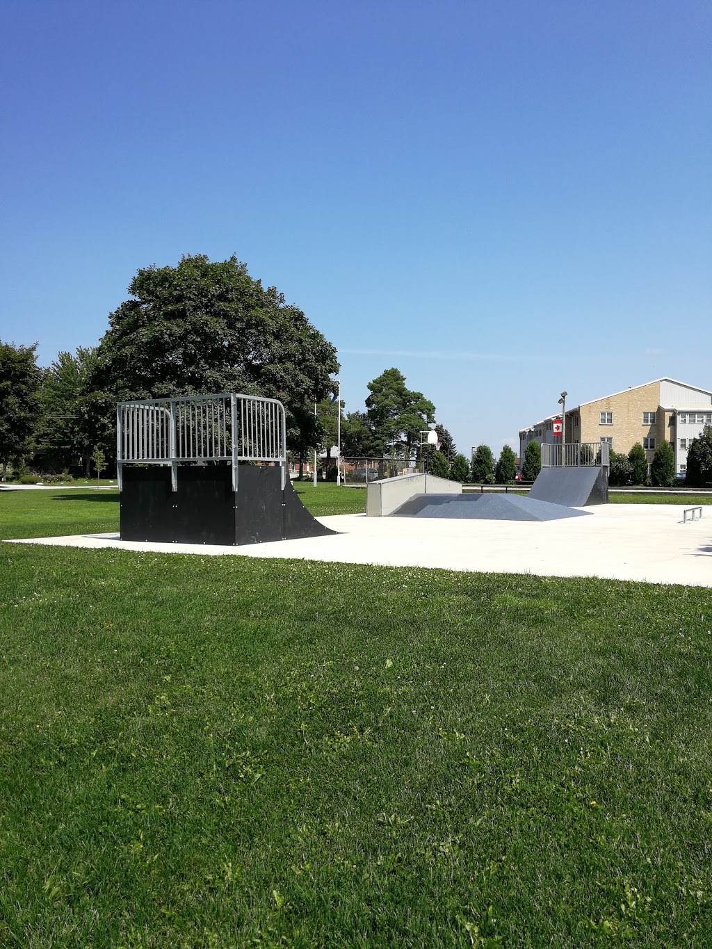 McKay park: Wyoming pool, Splashpad & Recreation | 1T0, 497-519 Ontario St, Wyoming, ON N0N 1T0, Canada