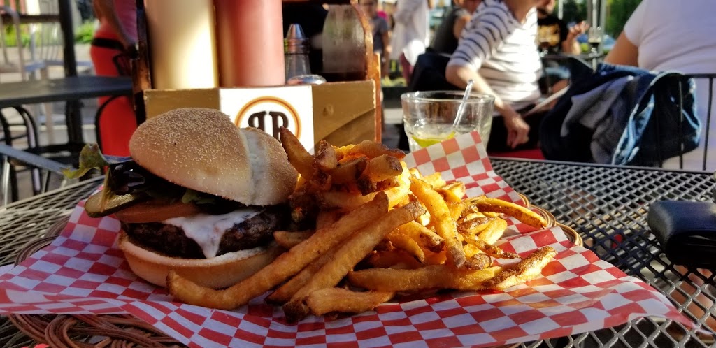 Burger Pub | 4940 Chemin du Parc, Orford, QC J1X 7N9, Canada | Phone: (819) 847-4936