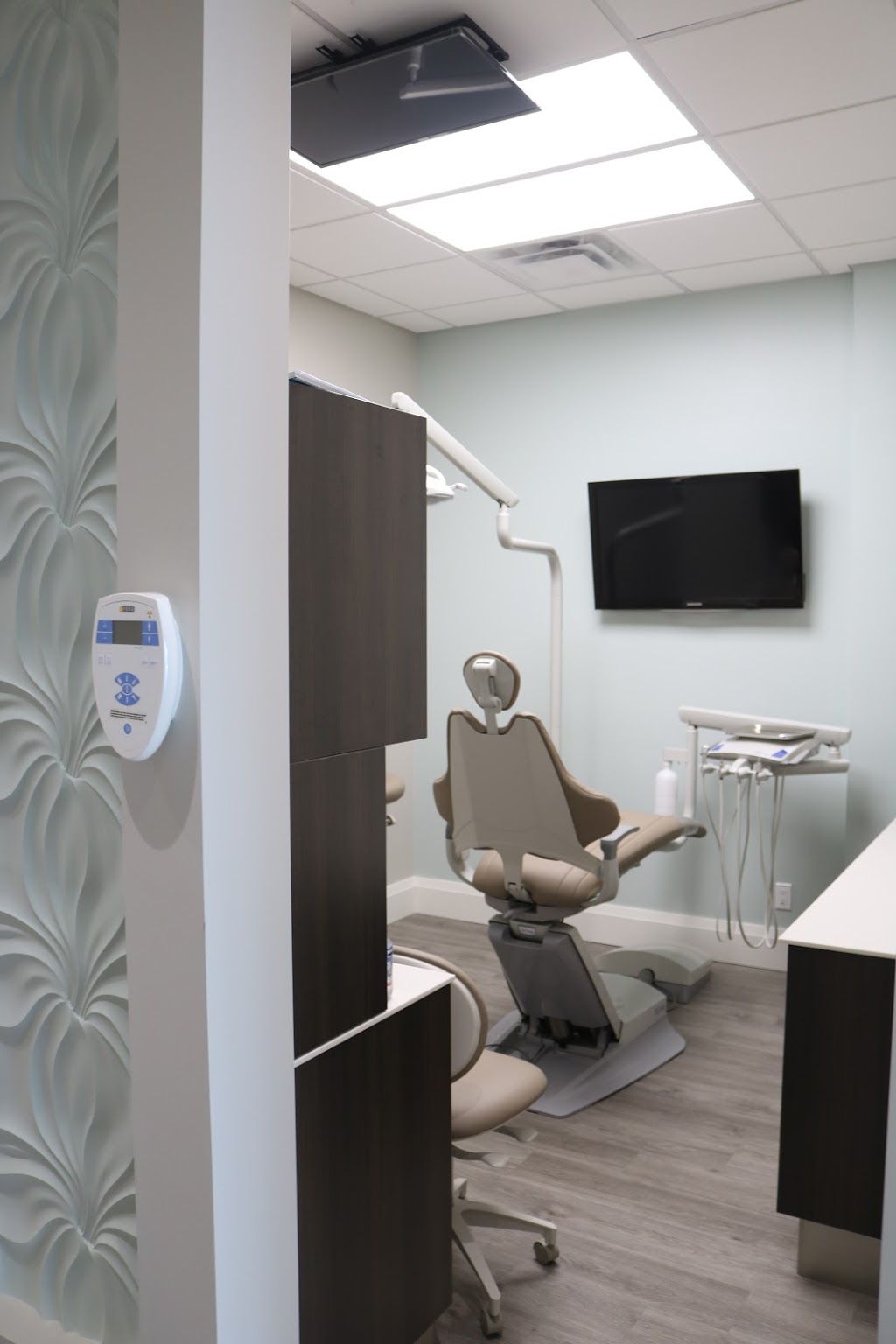 Magnolia Dental Waterdown | 16 Clappison Ave unit d2-04, Waterdown, ON L8B 0Y2, Canada | Phone: (647) 905-6410