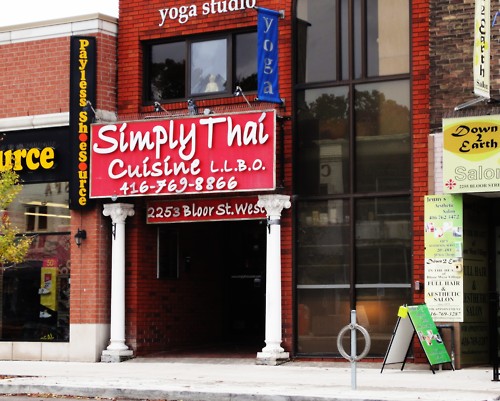 Simply Thai Cuisine | 2253 Bloor St W, Toronto, ON M6S 1N8, Canada | Phone: (416) 769-8866