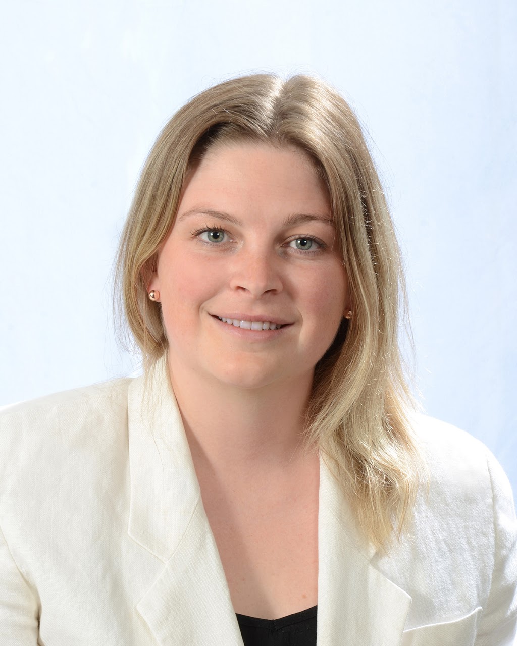 Emma Martineau - Courtier Immobilier Résidentiel | 2195 Chem. du Village, Mont-Tremblant, QC J8E 3M3, Canada | Phone: (819) 429-9106