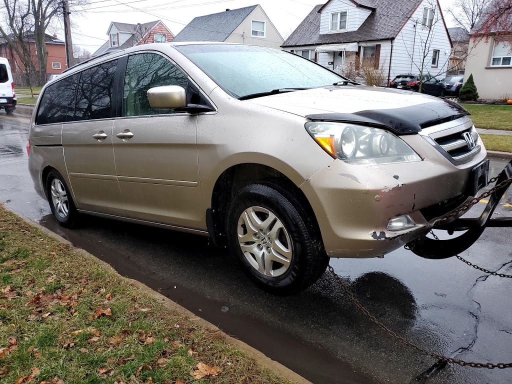 Toronto Scrap Car Removal - Maxpaycars | 17 Wintergreen Rd, North York, ON M3M 2H9, Canada | Phone: (647) 774-9110