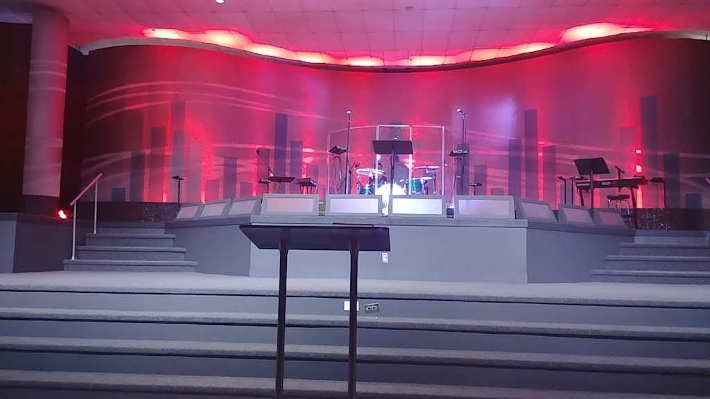 Église Le Portail - Laval | 560 Rue Justin, Laval, QC H7P 5R2, Canada | Phone: (450) 628-6000