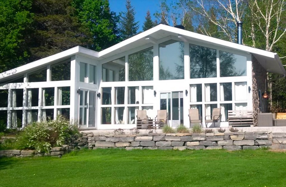 Chalet Adena | 3211 Rue du Coteau, Lac-Kénogami, QC G7X 7V6, Canada | Phone: (418) 933-0252