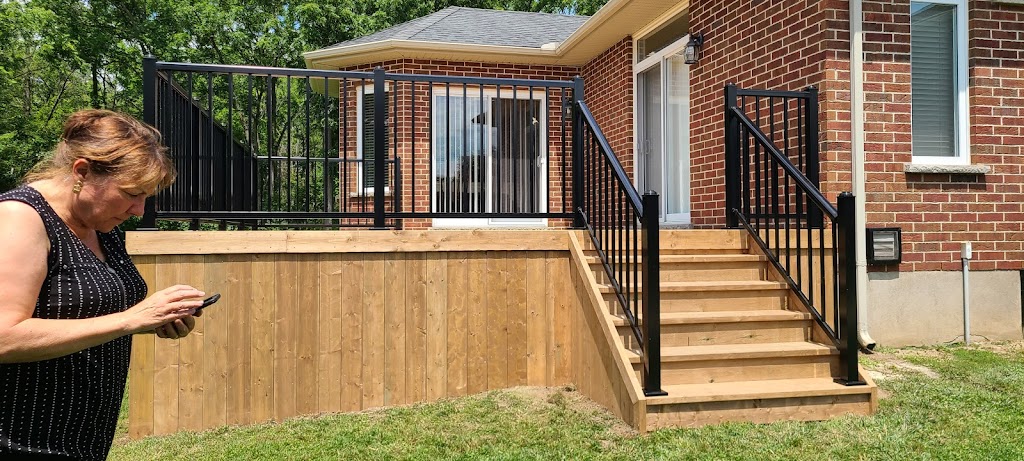 CL CUSTOMIZED DECKS & FENCES | 22 Parkside Crescent, London, ON N6C 5L9, Canada | Phone: (519) 476-3356