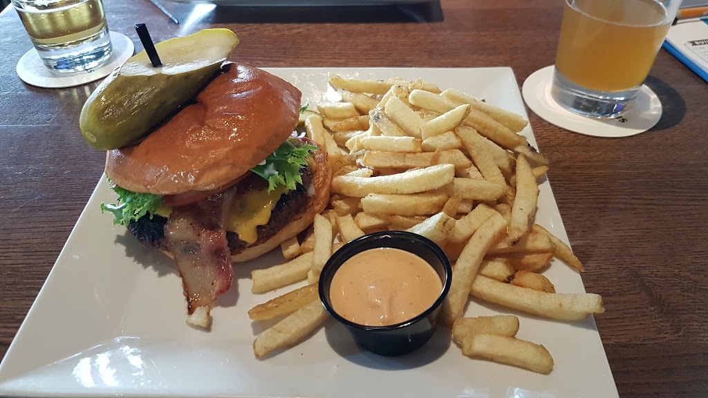 Delux Burger Bar | 101, 150 Bellerose Dr, St. Albert, AB T8N 7A4, Canada | Phone: (780) 569-2747