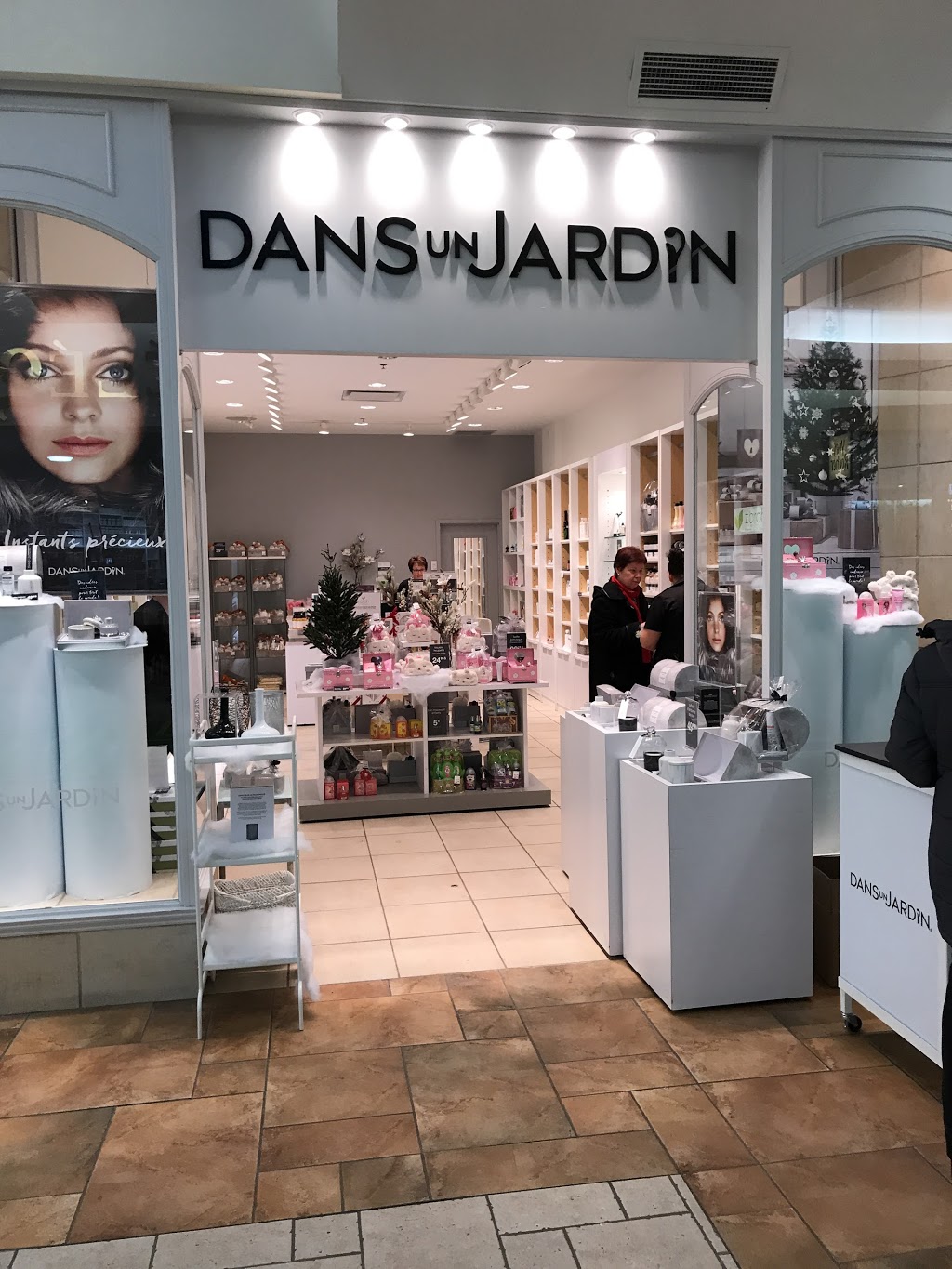 Dans Un Jardin | 3333 Rue du Carrefour, Québec, QC G1C 5R9, Canada | Phone: (418) 660-0418