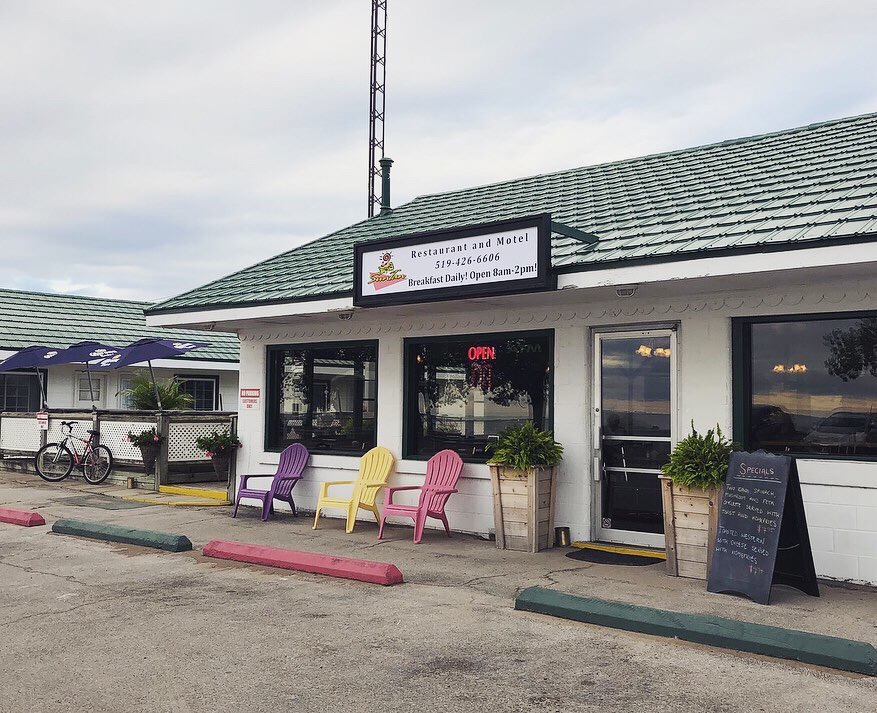 Suntan Motel and Restaurant | 85 Cedar Dr, Vittoria, ON N0E 1W0, Canada | Phone: (519) 426-6606
