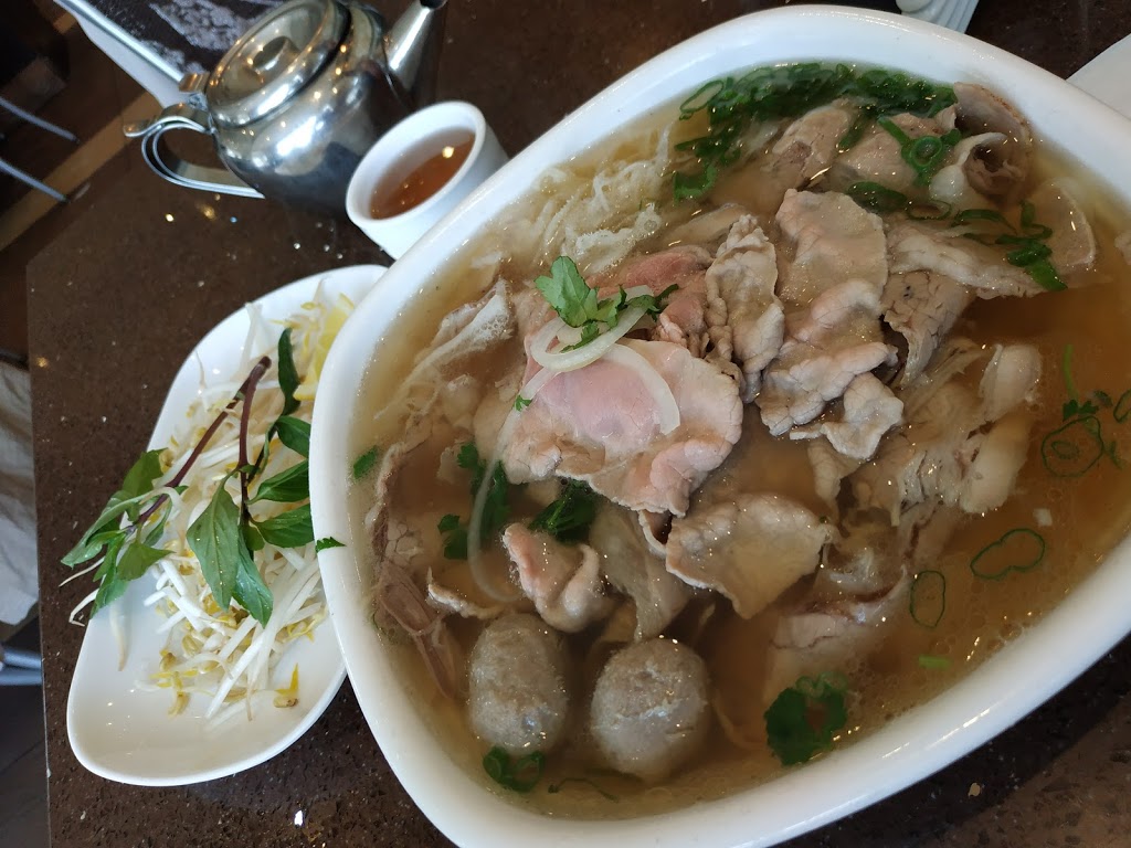 Pho Xe Lua | 10060 Bayview Ave, Richmond Hill, ON L4C 2K9, Canada | Phone: (905) 780-8688