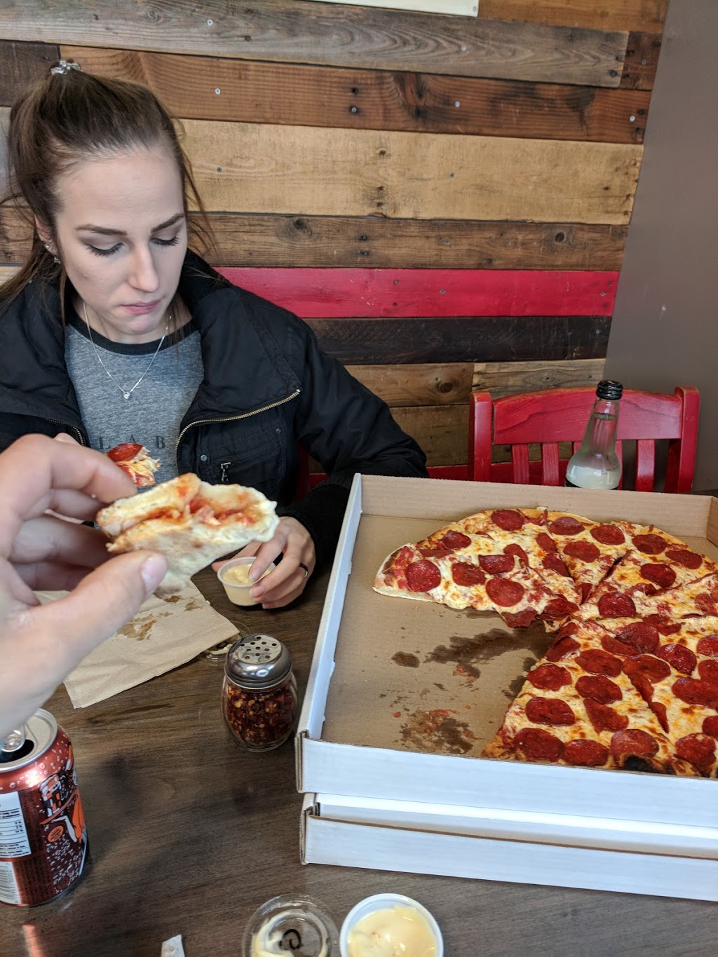 The Old Garage Wood Fired Pizza | 520 Durham St E, Walkerton, ON N0G 2V0, Canada | Phone: (519) 881-0111